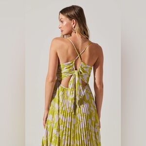 ASTR Blythe Floral Plisse Midi Dress in Lavender & Lime